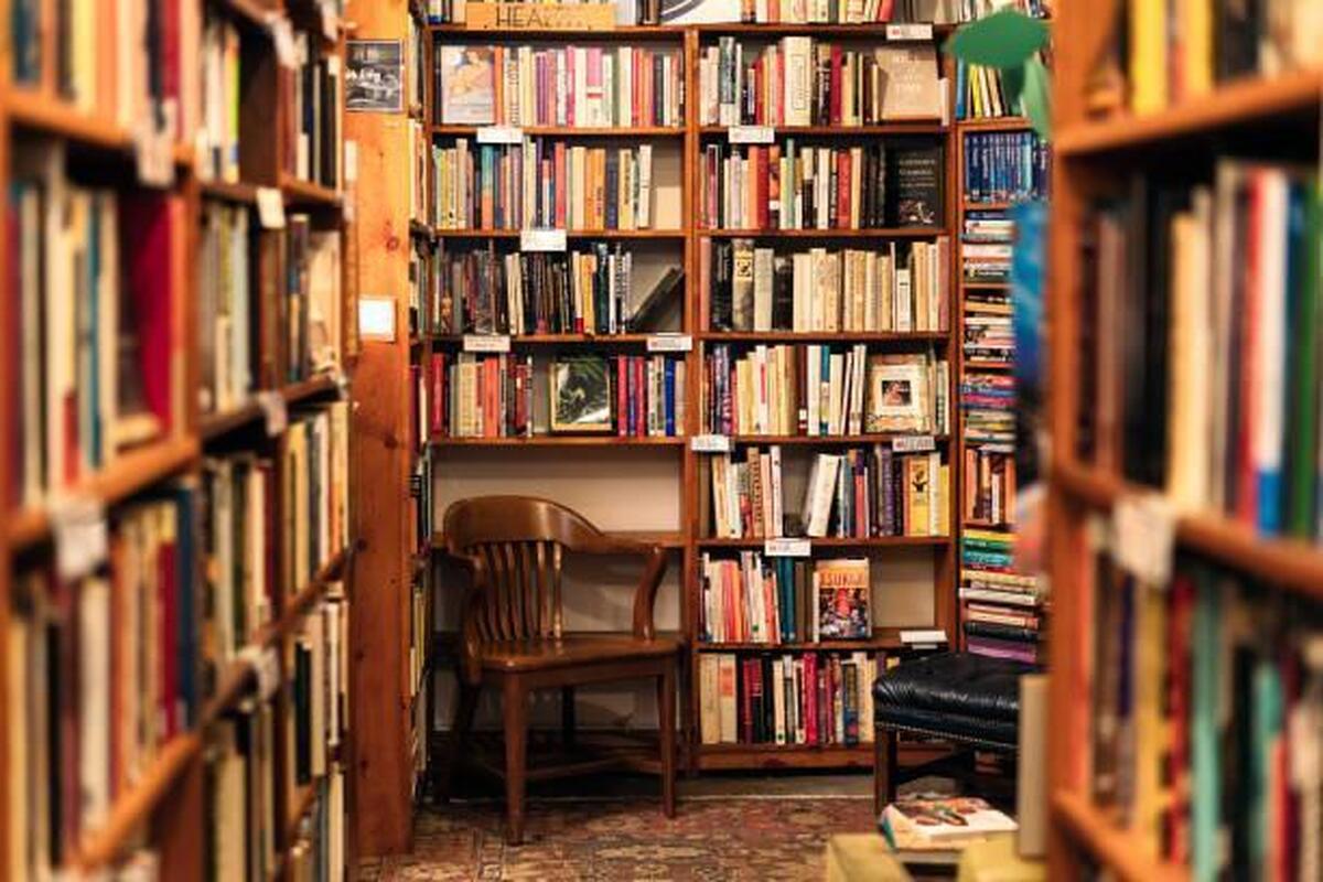 راهنمای خرید کتاب در مشهد: از شهر کتاب تا کتابفروشی‌های مستقل