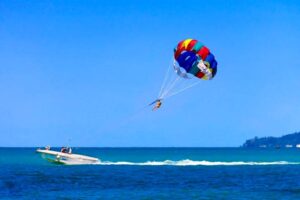 پاراسل کیش – معرفی، نحوه خرید و بهترین کلوپ های کیش